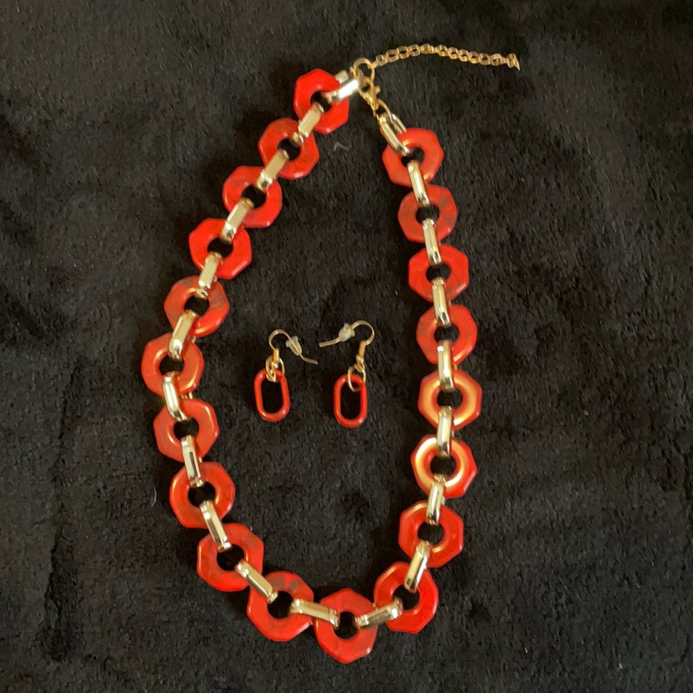 Paparazzi red & gold necklace